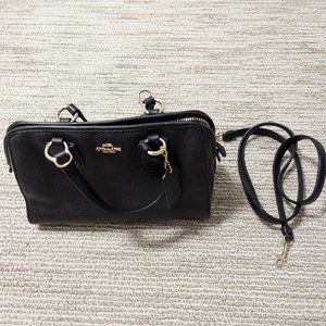Stylish Black Coach Cross Body Bag - Like New 🖤